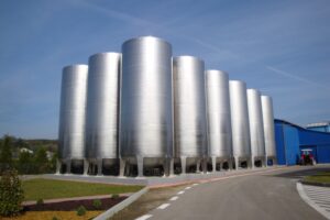Zbiorniki przemysłowe jako element nowoczesnych instalacji technologicznych